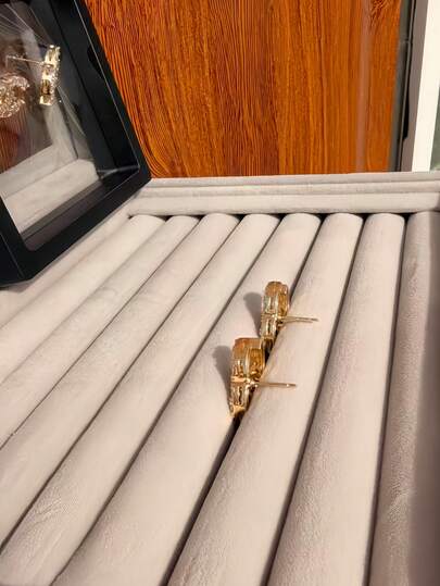 2只优雅镂空时尚耳环，高贵典雅的女士必备单品，附赠防氧化包装盒