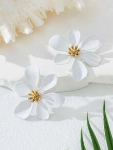 一对夏季度假风白色花朵彩绘耳环，适合女士海滩旅行、日常佩戴、约会、旅行。 - 白色 - 查看 3