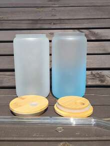 Cốc có nắp tre và ống hút thủy tinh, dung tích 18,26 ounce (khoảng 500ml), có thể tái sử dụng, dùng cho cà phê đá, uống nước giải khát không rò rỉ, thích hợp cho mùa hè, đựng soda, nước ép, cocktail, và sử dụng ngoài trời vào mùa hè. Đây là món quà hoàn hảo cho sinh nhật và các bữa tiệc. - Nhiều màu - Xem 5