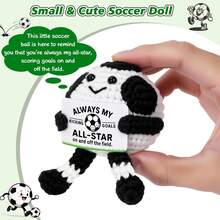 1件趣味足球礼物，适合男孩女孩男士女士，迷你足球配件酷炫小玩意，球员爱好者毛绒玩具礼物，圣诞装饰品，圣诞袜填充物，生日派对装饰品 - 彩色 - 查看 2