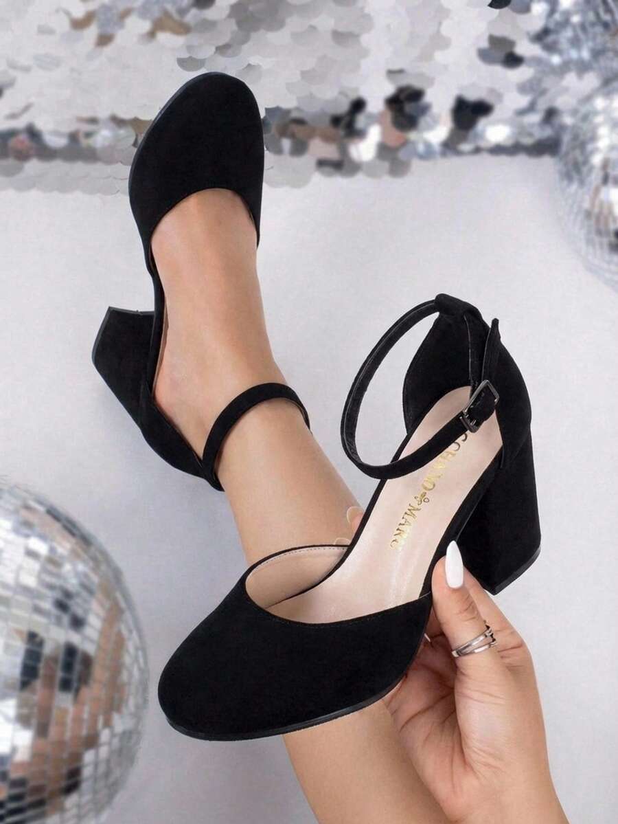Zapatillas de tacón cuadrado de altura media para mujer de moda, con hermoso acabado y pulsera con hebilla ajustable en tobillo, perfecto para ocasiones especiales, fiestas o para añadir un toque glam a tu outfit. La punta redonda y el tacón cuadrado aseguran estabilidad y comodidad, mientras que la pulsera ajustable en el tobillo brinda comodidad y elegancia. - Negro - Ver 1