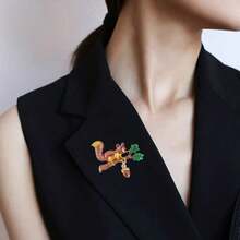 1pc Fashionable Cute Squirrel Brooch, Versatile Clothing Accessory - Multicolor - View 3