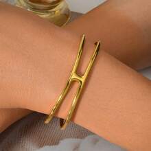 1件简约时尚18k镀金双层H形不锈钢手链，设计坚固，休闲风格，女士日常时尚百搭饰品 - 金色 - 查看 3