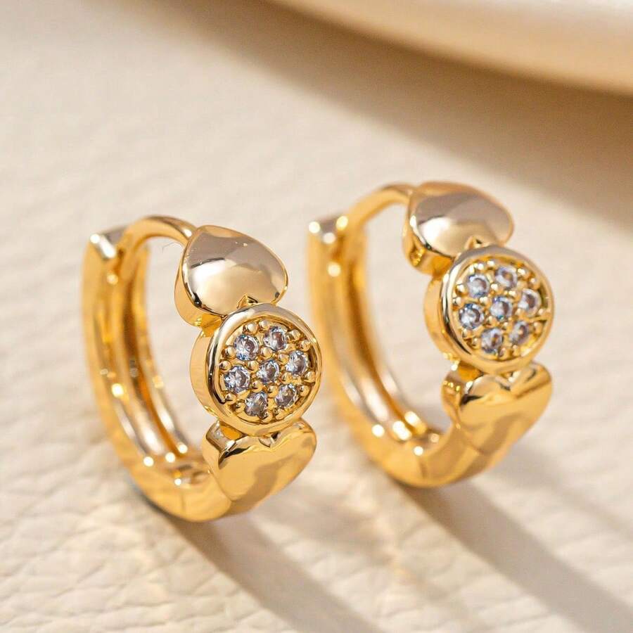 一对浪漫优雅的低过敏性铜黄色双心抛光圆环闪亮合成立方氧化锆密镶小耳环，适合女性、女士、妻子、女友、妈妈，情人节、周年纪念日、婚礼、订婚、日常佩戴。 - 金色 - 查看 1