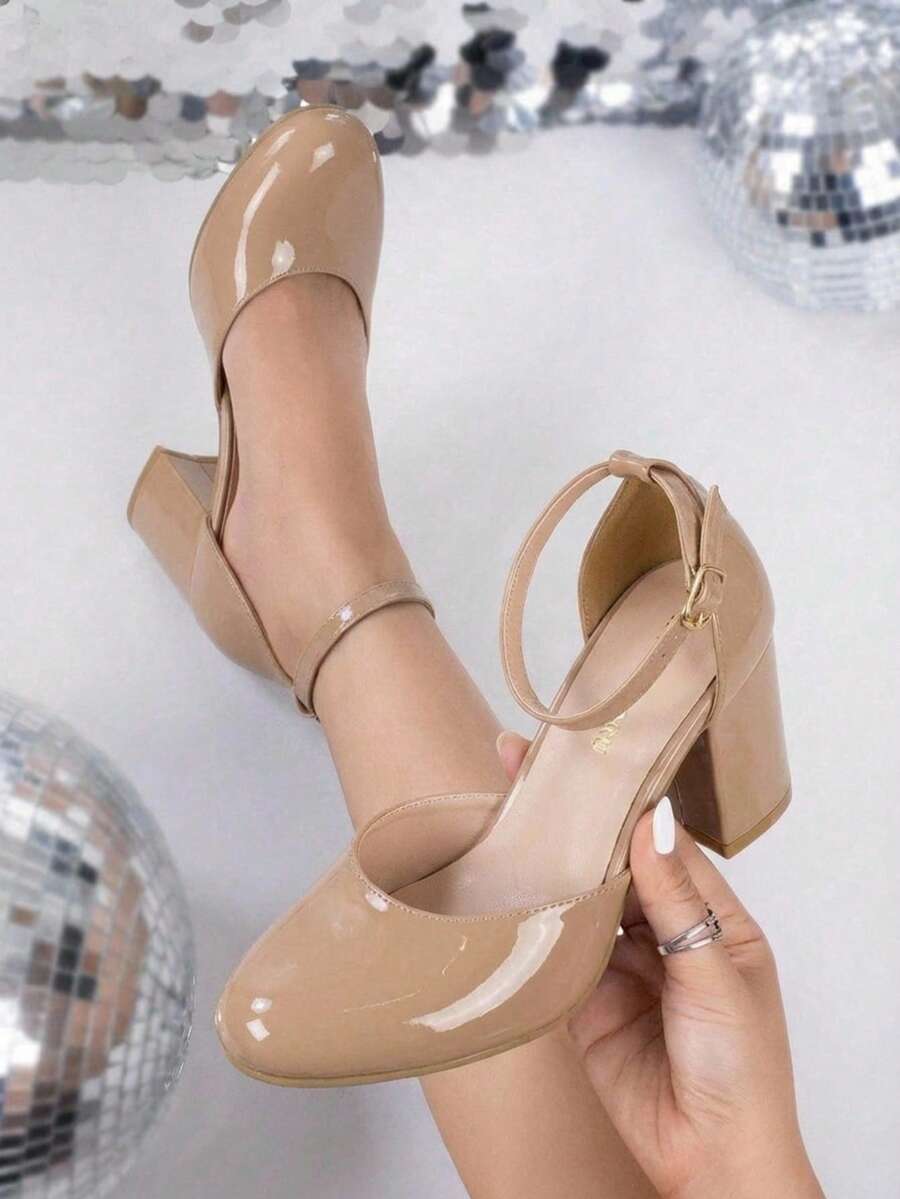 Zapatillas de tacón cuadrado de altura media para mujer de moda, con hermoso acabado y pulsera con hebilla ajustable en tobillo, perfecto para ocasiones especiales, fiestas o para añadir un toque glam a tu outfit. La punta redonda y el tacón cuadrado aseguran estabilidad y comodidad, mientras que la pulsera ajustable en el tobillo brinda comodidad y elegancia. - Champán - Ver 1