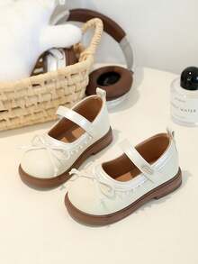 1 đôi giày bệt dễ thương và thời trang cho bé gái, được làm từ chất liệu cao cấp, thiết kế xỏ chân dễ dàng bằng khóa dán, đế nhẹ, thích hợp cho hoạt động ngoài trời. - Màu be - Xem 6