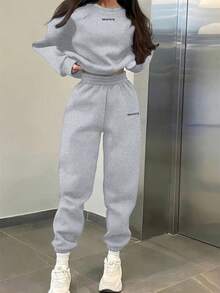Women's 2 Piece Fleece Sweatsuit Set, Long Sleeve Crewneck Pullover And High Waisted Jogger Pants Tracksuit, Minimalist Graphic Loungewear Matching Set, Casual Airport Outfit Y2K Two Piece Sweatpants Suit, Essential Solid Color Drop Shoulder Sweatshirt & Elastic Sweatpants Set, Cozy Winter Lounge Top And Bottoms - 灰色 - 查看 2