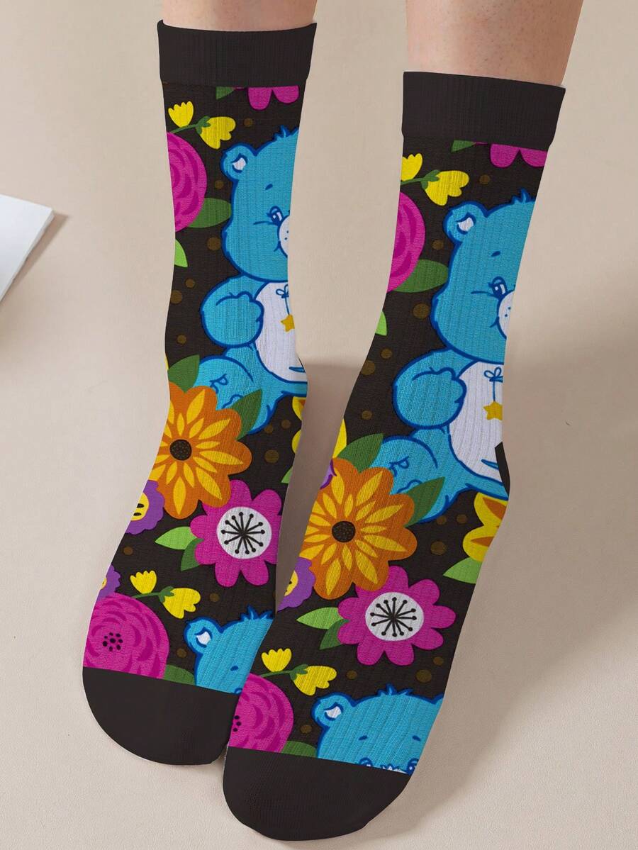 1 Paar personalisierte Damen Socken mit Care Bears, 360 Grad Digitaldruck mit interessanten Motiven wie Cheer Bär, Wish Bär, Herz Bär, Angel Bär, Grumpy Bär, modisch und minimalistisch, geeignet für den täglichen Gebrauch und als Geschenk zur Graduierung/zum Geburtstag - Verschiedenfarbig - Übersicht 1