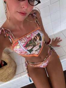 新款春夏印花系带比基尼，优雅休闲性感泳衣，饰以活力花卉印花和撞色滚边，适合海滩、度假、约会、派对等场合。 - 彩色 - 查看 2