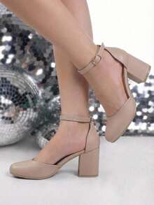 Zapatillas de tacón cuadrado de altura media para mujer de moda, con hermoso acabado y pulsera con hebilla ajustable en tobillo, perfecto para ocasiones especiales, fiestas o para añadir un toque glam a tu outfit. La punta redonda y el tacón cuadrado aseguran estabilidad y comodidad, mientras que la pulsera ajustable en el tobillo brinda comodidad y elegancia. - Beis - Ver 2