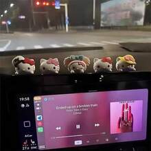 SANRIO Bộ 1/3 tượng nhỏ dễ thương , được thiết kế với các nhân vật như  và , đáng yêu và tinh tế. Có thể dùng để trang trí xe hơi, phụ kiện bàn làm việc, trang trí bàn ăn, trang trí phòng học, phụ kiện xe hơi hoạt hình. Chất liệu nhựa mang lại vẻ trang trọng cho cuộc sống hàng ngày và các buổi tụ họp. - Nhiều màu - Xem 8