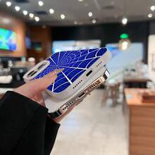 Diseño de telaraña sobre fondo azul con diseño de panal. Esta elegante funda es compatible con Samsung, Apple, VIVO, OPPO, , Transsion, ,  y Honor. Fabricada en silicona TPU, ofrece protección contra golpes y caídas, además de una sensación superior. Es un regalo ideal para familiares, amigos y seres queridos, y la opción perfecta para San Valentín y Año Nuevo. - Plateado - Ver 5
