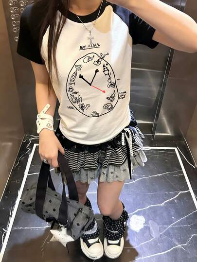 2026夏季新款女式修身短款上衣，趣味时钟印花涂鸦图案，甜美清爽时尚百搭休闲T恤，撞色拼接插肩袖圆领T恤