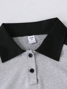 青少年男童短袖Polo衫，印花图案，灰黑撞色插肩袖设计，双扣Polo领。舒适亲肤，适合日常休闲及校园穿着，时尚有型。 - 灰色 - 查看 3