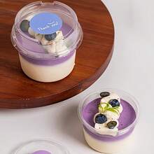 25/50个带盖塑料甜点杯，包括50个冷饮杯和50个杯盖，适用于慕斯、果冻、冰淇淋、酸奶，适合节日和生日等场合，用途广泛且可折叠。 - 查看 5