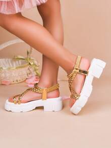 1双儿童夏季新款罗马编织厚底凉鞋，采用优质金色PU材质，编织波西米亚风格设计，适合度假穿着。厚底设计，弹性后跟方便穿脱，穿着舒适。适合3-15岁男孩女孩夏季户外室内旅行、海滩、日常休闲、通勤、度假等场合穿着。 - 金色 - 查看 7