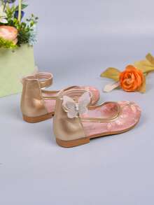 1双可爱粉色镂空刺绣蝴蝶结装饰网纱玛丽珍芭蕾舞鞋，闪亮珍珠水钻蝴蝶装饰，优雅芭蕾舞风格平底软底，仙气十足，优质金色PU舒适材质，3D刺绣网纱时尚百搭，弹性柔软平底方便行走，适合3-15岁女孩、小学和初中学生，适合所有季节、派对、旅行和郊游。 - 粉色 - 查看 8