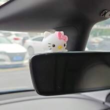 SANRIO Bộ 1/3 tượng nhỏ dễ thương , được thiết kế với các nhân vật như  và , đáng yêu và tinh tế. Có thể dùng để trang trí xe hơi, phụ kiện bàn làm việc, trang trí bàn ăn, trang trí phòng học, phụ kiện xe hơi hoạt hình. Chất liệu nhựa mang lại vẻ trang trọng cho cuộc sống hàng ngày và các buổi tụ họp. - Nhiều màu - Xem 6