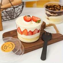 25/50个带盖塑料甜点杯，包括50个冷饮杯和50个杯盖，适用于慕斯、果冻、冰淇淋、酸奶，适合节日和生日等场合，用途广泛且可折叠。 - 查看 2