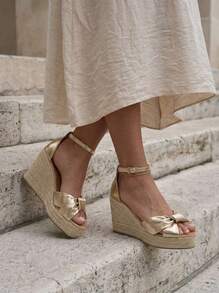 REYNEA Women's Espadrille Wedge Sandals With Jute Platform, Featuring A Front Bow And Adjustable Ankle Strap. These Elegant And Stylish Sandals Are Perfect For Summer. Comfortable And Lightweight, They're Ideal For Everyday Wear, Vacations, Walks, And Casual Events. This Versatile Footwear Flatters The Figure And Pairs Well With Dresses, Skirts, Or Casual Chic Outfits, Making Them Perfect For Modern Seasonal Looks. - Vàng - Xem 2