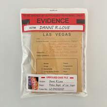 悬案解谜游戏 | 你能破案吗？逼真的证据和线索，引人入胜的团队活动，迷你游戏，精细的角色画像，游戏配件，优质印刷材料，适合成人玩家的团体活动游戏，高质量线索 - 彩色 - 查看 1