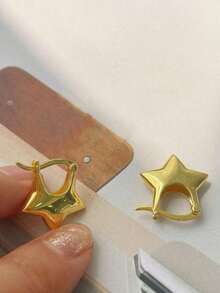 1pair Petite Chic Gold Tone Five-Pointed Star Hoop Earrings, Versatile Casual/Office Wear Accessory - 黃金 - 查看 1