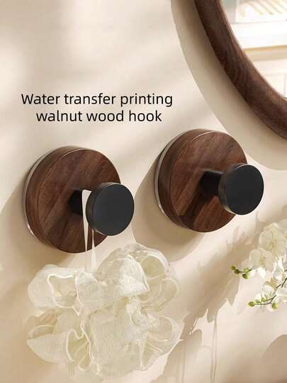 Bộ 2/3 móc treo có núm hút chân không vân gỗ óc chó, không cần khoan, có thể tháo rời và tái sử dụng, giá treo tường xoay cho nhà bếp, móc treo khăn tắm bằng nhựa cho phòng tắm, giá treo tường tiết kiệm không gian cho lối vào và hành lang, dễ dàng lắp đặt không cần dụng cụ cho nhà bếp, phòng tắm và khu vực giặt là, thiết kế tối giản hiện đại với khả năng chịu tải thực tế, cốc hút không làm trầy xước giúp giữ chắc chắn, lý tưởng cho khăn tắm, áo choàng, dụng cụ và các phụ kiện nhỏ, cấu trúc nhựa nhẹ nhưng chắc chắn, giải pháp lắp đặt đa năng ở nhiều vị trí để sắp xếp nhà cửa, giảm sự lộn xộn và giải pháp lưu trữ nhanh chóng, thẩm mỹ hiện đại phù hợp với nhiều phong cách trang trí, nâng cao không gian sống gọn gàng, giải pháp lắp đặt không cố định giúp bảo vệ lớp hoàn thiện của tường, hệ thống treo tiện lợi có thể tháo rời và tái sử dụng.