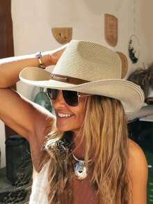 A Wide-Brimmed Straw Hat Suitable For Women, Featuring Sun Protection Properties. A Western Cowboy Hat/Jeans Hat With Sun Protection For Summer Beach Use. It Is Designed With A Sturdy Structure That Is Also Easy To Fold. - Panama Classic Straw Hat - View 2