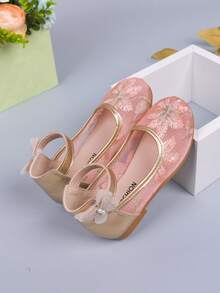 1双可爱粉色镂空刺绣蝴蝶结装饰网纱玛丽珍芭蕾舞鞋，闪亮珍珠水钻蝴蝶装饰，优雅芭蕾舞风格平底软底，仙气十足，优质金色PU舒适材质，3D刺绣网纱时尚百搭，弹性柔软平底方便行走，适合3-15岁女孩、小学和初中学生，适合所有季节、派对、旅行和郊游。 - 粉色 - 查看 7