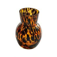 US 7"H Tortoise Glass Vase - Mouth-Blown Art Glass, 19th Century Inspired,  Home Decor Essential For Timeless Elegance - Brown - 查看 2