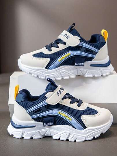 2026新款儿童魔术贴网面厚底运动鞋，浅灰色+淡紫色，兼具运动与甜美风格，适合跨境电商平台，可作儿童户外鞋穿着。适用场景：适合春秋季节，可用于户外玩耍、运动锻炼、日常上学穿着，防滑鞋底确保活动安全。