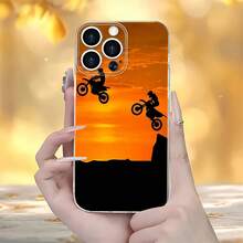Siluetas de motociclistas saltando contra un atardecer naranja. Esta elegante funda es compatible con Samsung, Apple, VIVO, OPPO, , Transsion, ,  y Honor. Fabricada en silicona TPU, ofrece protección contra golpes y caídas, además de una sensación superior. Es un regalo ideal para familiares, amigos y seres queridos, y la opción perfecta para San Valentín y Año Nuevo. - transparente - Ver 3