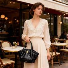 Túi JW Dumpling Bag JH30692 Hana nhỏ, kiểu dáng mới, dành cho nữ, đeo vai, đeo chéo, xách tay đa năng, phù hợp cho công sở, đi làm, đi chơi, mua sắm, hẹn hò, chất liệu da lộn nhẹ, rất thời trang và tiện dụng. - màu đen - Xem 7