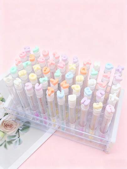 1/3/7支装彩色字母造型睫毛眉刷，便携透明盖管装，图案包括圣诞老人、雪花、圣诞树、雪人、铃铛等。