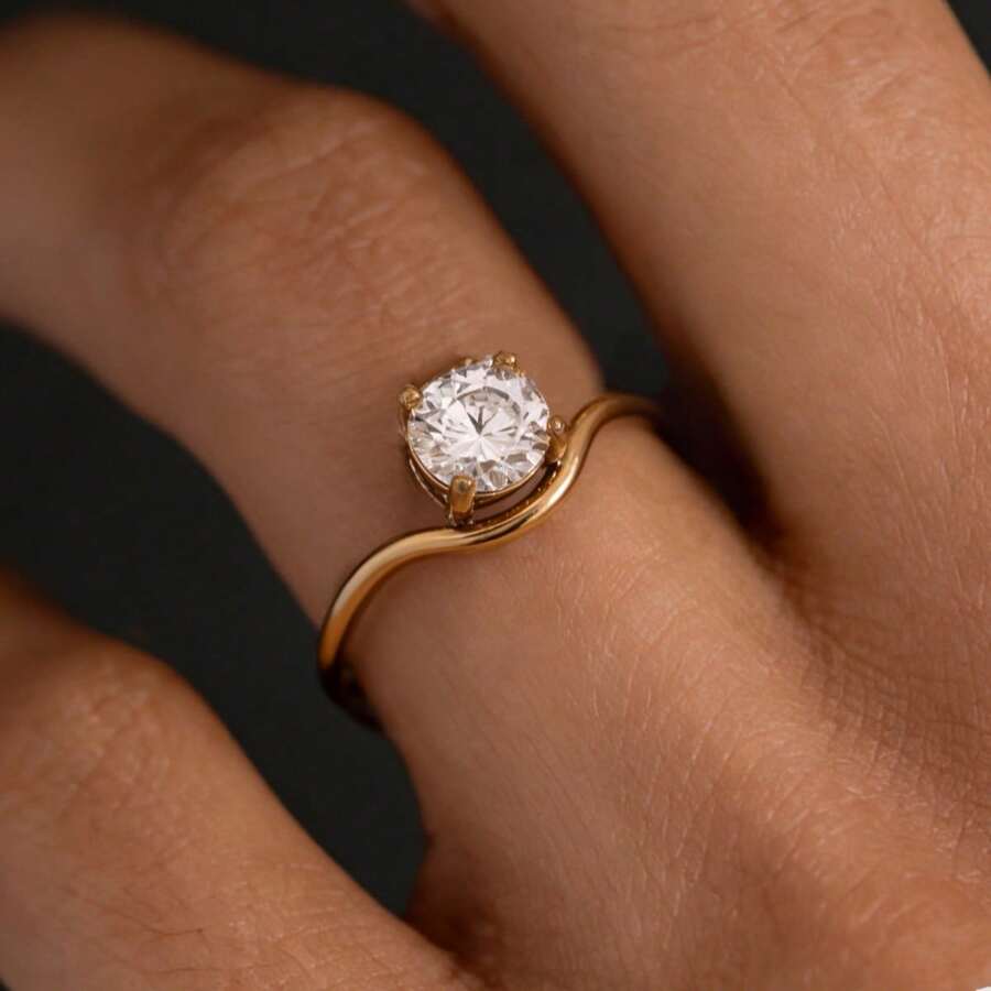VKHK 1枚复古18K镀金不锈钢锆石装饰单戒指，适合女士日常及婚礼佩戴，礼品 - 金黃色 - 查看 1