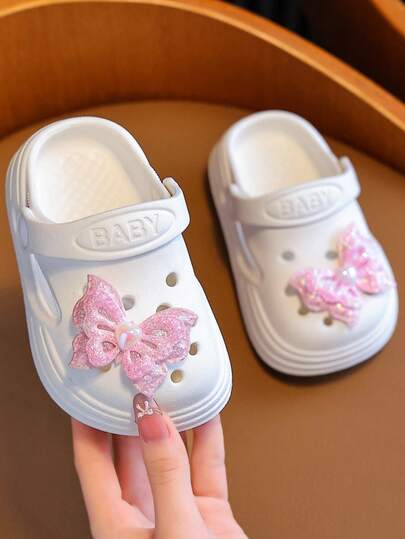 2026 Nouvelles sandales à papillon ajourées pour enfants, printemps/été. Sabots polyvalents mode pour intérieur/extérieur et plage pour tout-petits et jeunes enfants