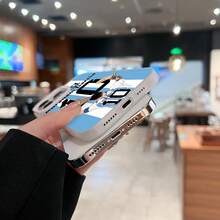 con el trofeo tras ganar un partido. Esta elegante funda es compatible con Samsung, Apple, VIVO, OPPO, , Transsion, ,  y Honor. Fabricada en silicona TPU, ofrece protección contra golpes y caídas, además de una sensación superior. Es un regalo ideal para familiares, amigos y seres queridos, y la opción perfecta para San Valentín y Año Nuevo. - Plateado - Ver 5