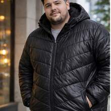 JAQUETA BOBOJACO PLUS SIZE MASCULINO IMPERMEAVEL RESINADO  ACOLCHOADO  COM CAPUZ REMOVIVEL PARA INVERNO PREMIUM - Preto - Visão 4