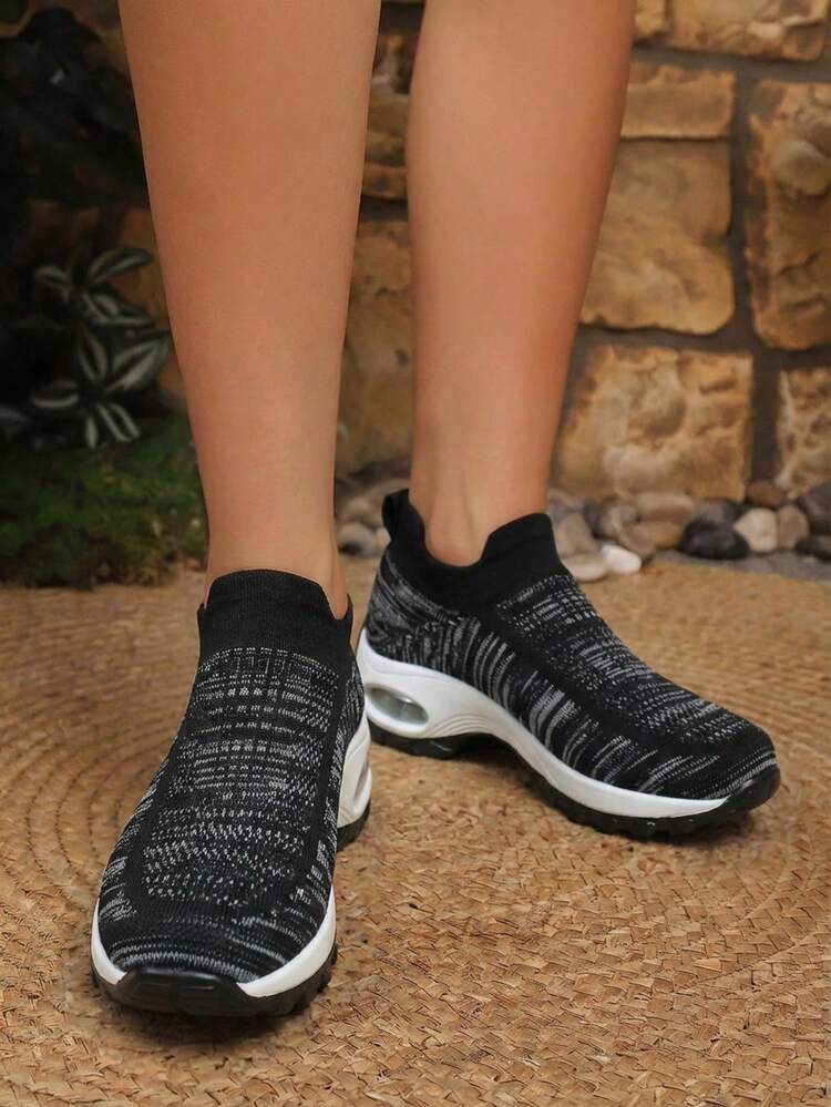 Women's Black & White Slip-On Casual Sports Shoes, Cushioned Shock Absorbing Running Sneakers, Suitable For Casual Wear, Dancing, Nursing, Rocker Sole, Platform, Chunky Sneakers - Black - View 3