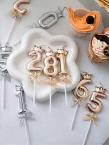 Nến sinh nhật số trang trí hình vương miện và nơ độc đáo, phụ kiện trang trí bánh kem, có nhiều sự kết hợp số và màu sắc khác nhau. Có thể có sự khác biệt nhỏ về màu sắc do điều kiện ánh sáng và màn hình hiển thị. - Rượu sâm banh - Xem 3