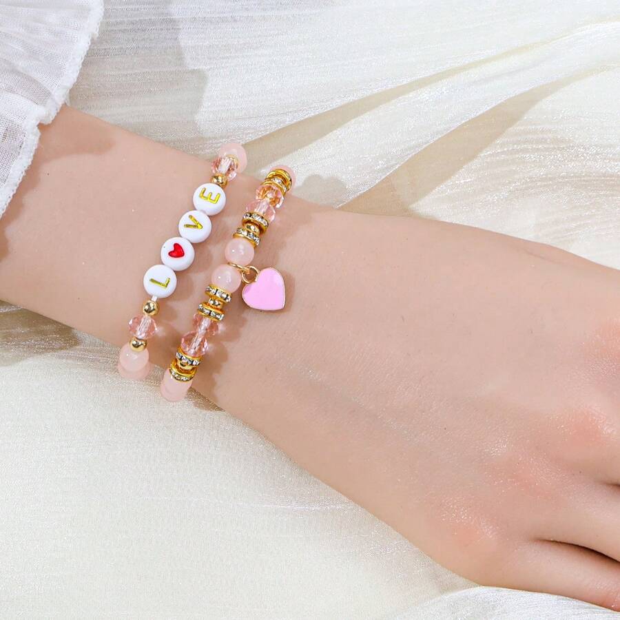 2件套简约心形合金吊坠，亚克力字母和水晶串珠弹力手链，适合女性佩戴