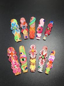 这款按压式美甲套装是一款大胆的手工 3D 美甲艺术系列，采用长棺材形设计，将充满活力的热带花卉与超现实的眼睛状图案融合在一起。 - 彩色 - 查看 1