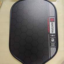 1支轻巧的14毫米匹克球拍，击球手感好，一体成型三层玻璃纤维，握感舒适，PET包边，适合所有水平的球员。 - 彩色 - 查看 4