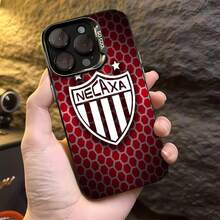 Logotipo de Necaxa sobre fondo rojo de panal. Esta elegante funda es compatible con Samsung, Apple, VIVO, OPPO, , Transsion, ,  y Honor. Fabricada en silicona TPU, ofrece protección contra golpes y caídas, además de una sensación superior. Es un regalo ideal para familiares, amigos y seres queridos, y una opción perfecta para San Valentín y Año Nuevo. - Negro - Ver 4