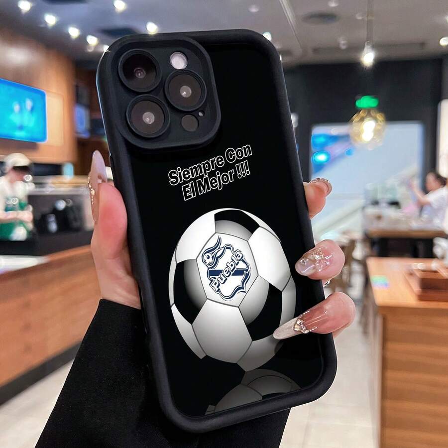 Balón de fútbol con el logo de Puebla sobre fondo negro. Esta elegante funda es compatible con Samsung, Apple, VIVO, OPPO, , Transsion, , y Honor. Fabricada en silicona TPU, ofrece protección contra golpes y caídas, además de una sensación superior. Es un regalo ideal para familiares, amigos y seres queridos, y una opción perfecta para San Valentín y Año Nuevo. - Negro - Ver 1
