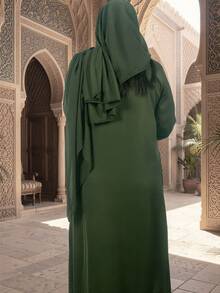 两件套女士斋月长袍和头巾套装 - 橄榄绿长袖连衣裙，袖子上饰有白色叶子刺绣，V领宽袖长袍，柔软针织面料，优雅的伊斯兰服饰，适合开斋节聚会和庆祝活动。 - 綠色 - 查看 5