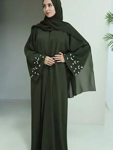 两件套女士斋月长袍和头巾套装 - 橄榄绿长袖连衣裙，袖子上饰有白色叶子刺绣，V领宽袖长袍，柔软针织面料，优雅的伊斯兰服饰，适合开斋节聚会和庆祝活动。 - 綠色 - 查看 4