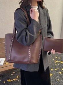 这款黑色大容量通勤手提包是一款时尚的女士单肩包，饰有铆钉。其独特优雅的PU材质设计使其适合约会、日常穿着、购物、海滩度假以及各种其他场合。 - 咖啡 - 查看 5