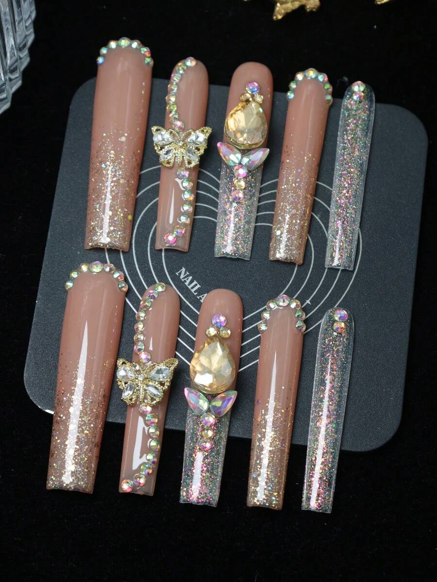 CrystalHola 手工棺材形美甲贴片，Y2K风格，春夏款，卡其色和裸色，法式贴片，闪粉，金属蝴蝶，水钻，纯手工制作。适合女性和女孩。10片/套，3种尺寸。适合派对、婚礼和日常佩戴。包含工具。女士美甲用品的绝佳礼物。手工按压式美甲贴片 - 彩色 - 查看 1