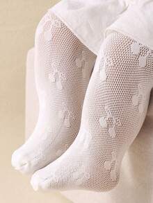 1双米色蝴蝶结踩脚袜，透气凉爽，适合女婴。舞蹈袜，是女婴生日派对的完美之选。适合0岁以上宝宝，也是圣诞节/感恩节的理想礼物。随机发货，图案为兔子/樱桃/蝴蝶结。 - 米色 - 查看 4